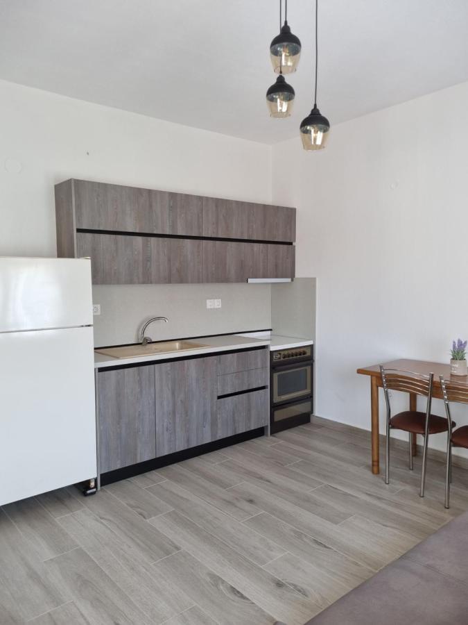 Chriselia Apartment เนอาโรดา ภายนอก รูปภาพ